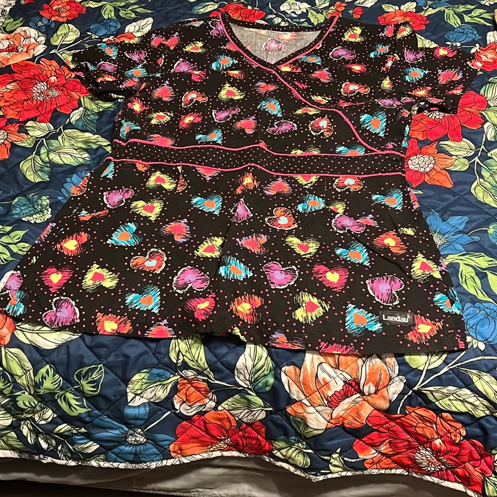 Medium scrub top